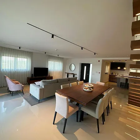 Lux House Вилла