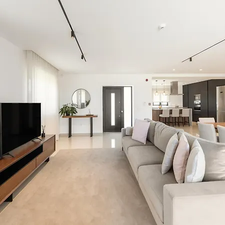 Lux House Вилла