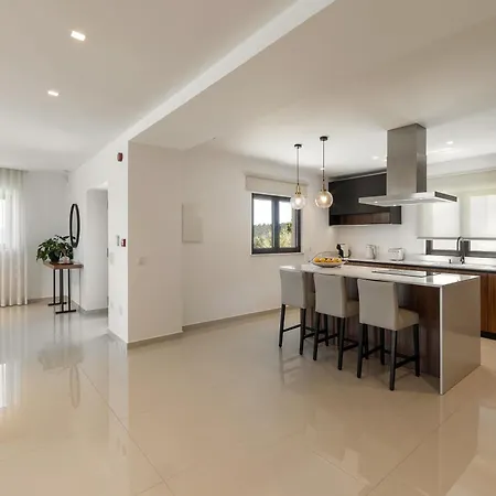 Lux House * Лейрия