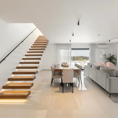 Lux House Вилла