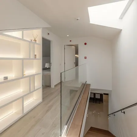 Lux House Лейрия